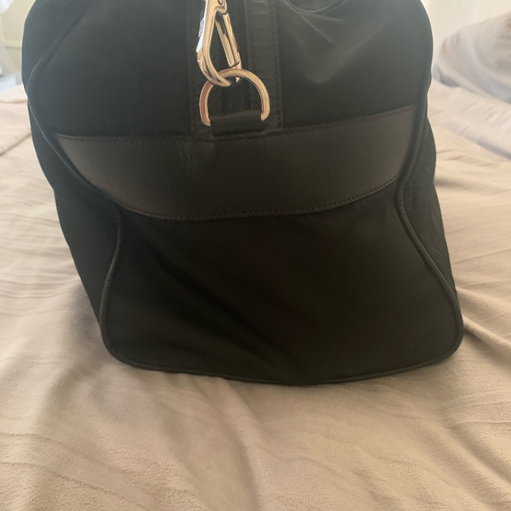 Prada Black Duffel Bag Sleek Durable Travel Essential - Picture 4 of 17
